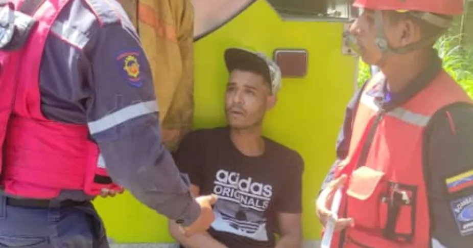 inea_venezuela's tweet photo. #Entérate | Bomberos Marinos del INEA atienden comunidades afectadas de Sucre tras el paso del huracán BERYL ➡️ https://t.co/sfIXnf3s7L #LaGMTVzlaIndetenible

@NicolasMaduro @TransporteGobVe https://t.co/kdQaYhHC2C