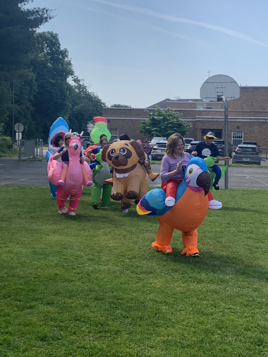 Hawley Staff holding a special fun race on the last day of school: Kids LOVED It! #leadlap