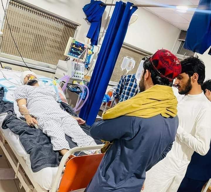 RasoolKhan008's tweet photo. گیلہ من وزیر کو کچھ بھی ھوا تو زمہ دار ریاست ھوگا #EvacuateGilamanWazir2Germany https://t.co/LApXibKQXO