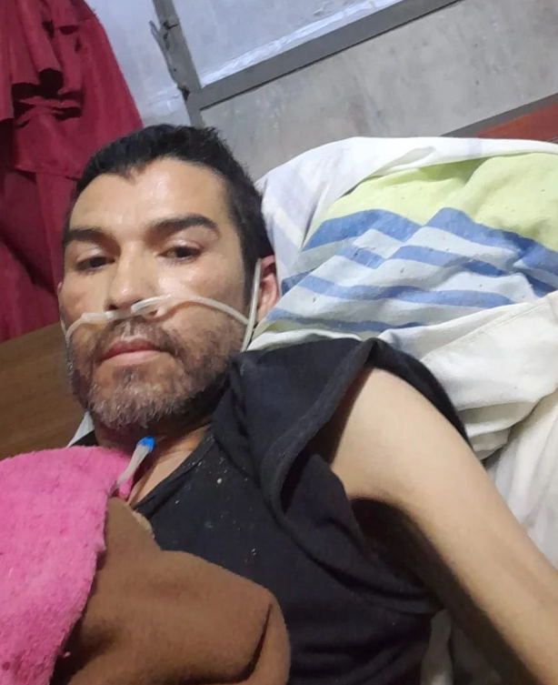 Dua_aborigen's tweet photo. Buenas gente él es Alexander Cardozo dueño de "SOS Patitas" una fundación que se encargar de rescatar animales en Cnel. Bogado. Actualmente Alexander padece de infección pulmonar y no está pudiendo solventar  del todo su salud ni su fundación....sigue https://t.co/Hg9ZxZ7Vgo