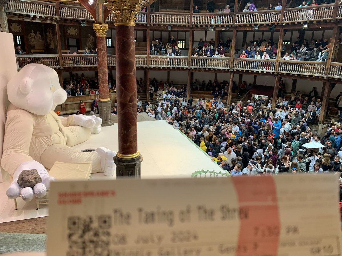OEHawkTalkers's tweet photo. How many OE &amp; OS Performing Arts staff &amp; students can you spot in this audience?!?! We are ready for Taming of the Shrew at The Globe Theater!!! @OEtheatre @OEActivities https://t.co/JlZswViPei