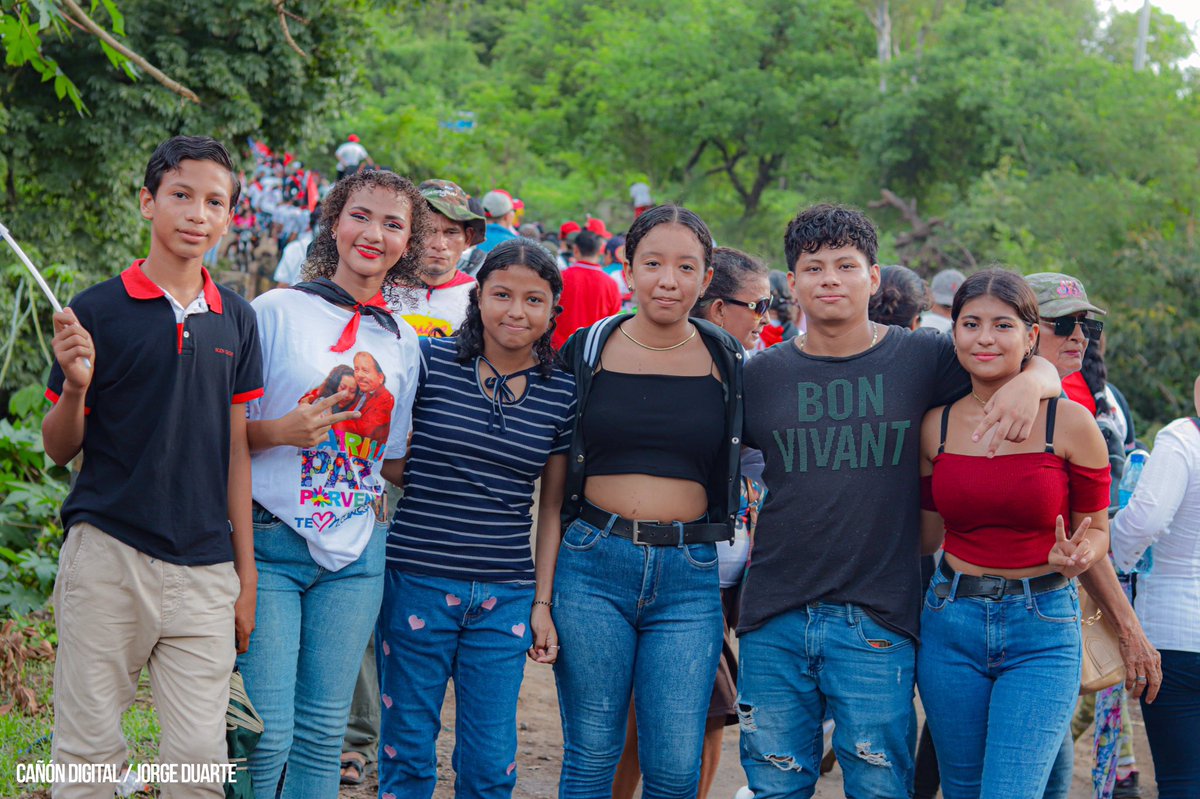 1/3❤🖤✊Militancia de #León se movilizó el día de ayer, 7 de julio, en conmemoración al 45 aniversario de la toma del Fortín de Acosasco.
La algarabía de la población se vio reflejada en la masiva caminata donde se vieron todas las edades y participación total.