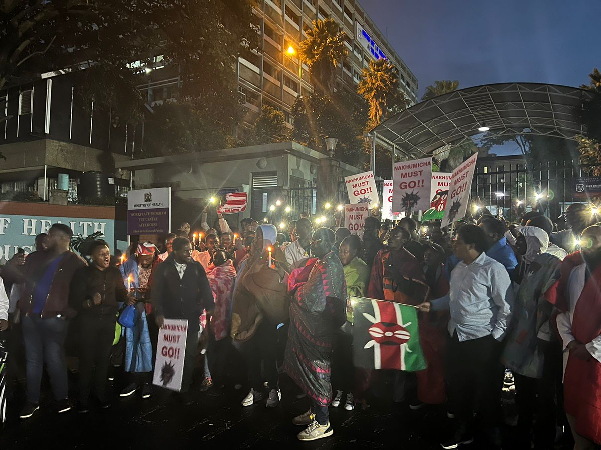 kipkoechkevin7's tweet photo. On a normal day these young doctors could be on their night shifts pacing up and down the hospital corridors saving lives!! Unfortunately this is where we are playing cat and mouse games for over 2 years with MOH!! #OccupyMOH https://t.co/nWR3BNBMpQ