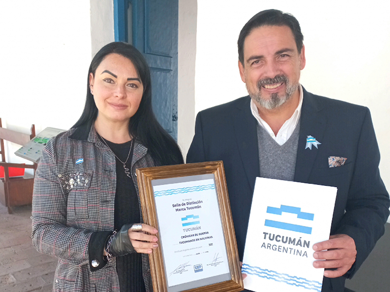 Entregamos nuestro Sello de Distinción <a href="/MarcaTucuman/">Marca Tucuman</a> al libro "Crónicas de Guerra: Tucumanos en Malvinas", del escritor, José María Posse. La publicación relata la historia de los tucumanos que intervinieron en el conflicto de 1982 ¡Felicidades! 👏👏