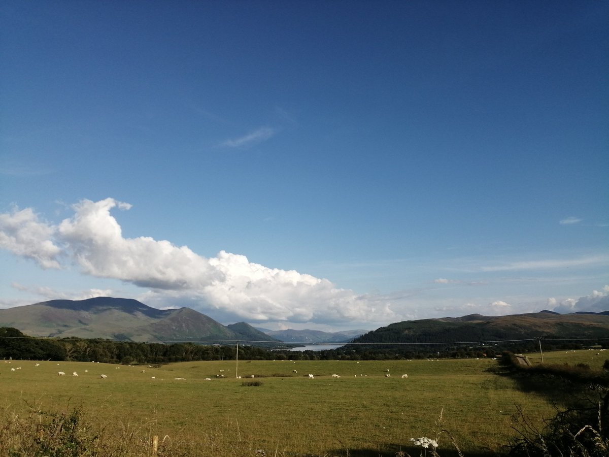 Greenvanman009's tweet photo. Just popped out to get eggs. Got to love #Cumbria #Lakeland #MyOfficeview #Monday https://t.co/4l3rypqm3E