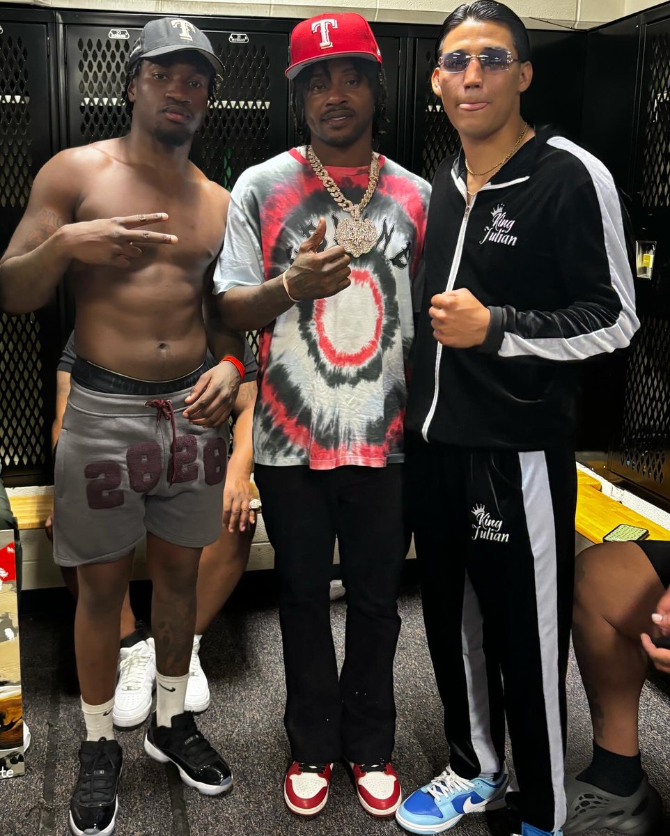 KingJulian361's tweet photo. 2-0 first TKO. 
Hungry with a lot to prove. We’ll be back Dallas. 

What city you want me to see me fight in next ? 

#kingjulian #whosnext #boxingsnextsuperstar #chaseyourdreams https://t.co/76uw8Jmh6l