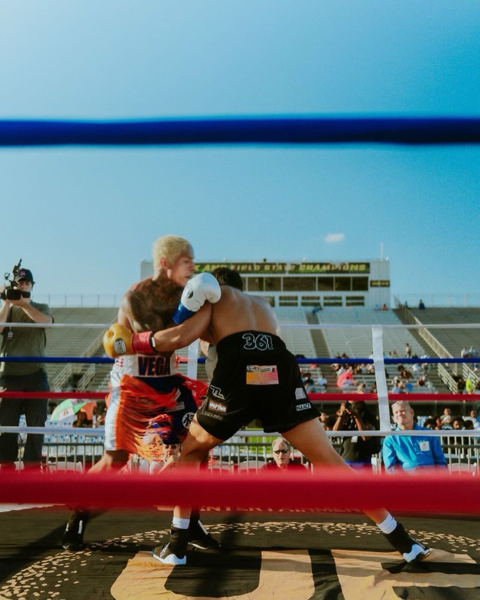 KingJulian361's tweet photo. 2-0 first TKO. 
Hungry with a lot to prove. We’ll be back Dallas. 

What city you want me to see me fight in next ? 

#kingjulian #whosnext #boxingsnextsuperstar #chaseyourdreams https://t.co/76uw8Jmh6l