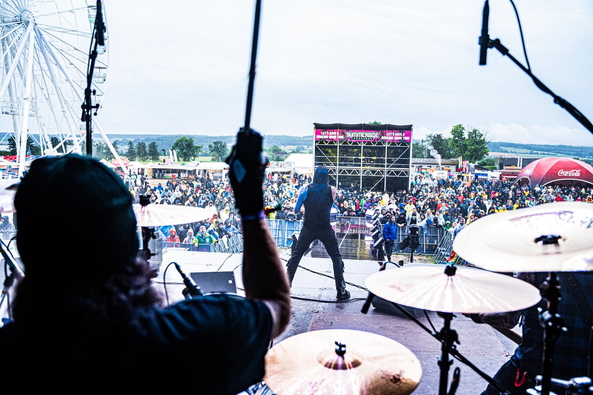 Ever wondered what the view of the crowd looks like from the drummer's perspective? Here we go! 🤘🔥#cyrilmontavon #markfox #rogertanner #thomasmuster #thomblunier #shakra #shakraband #live #concert #swiss #swissmusic #hardrock #metalmusic #heavymetal #tour #rocknroll #music