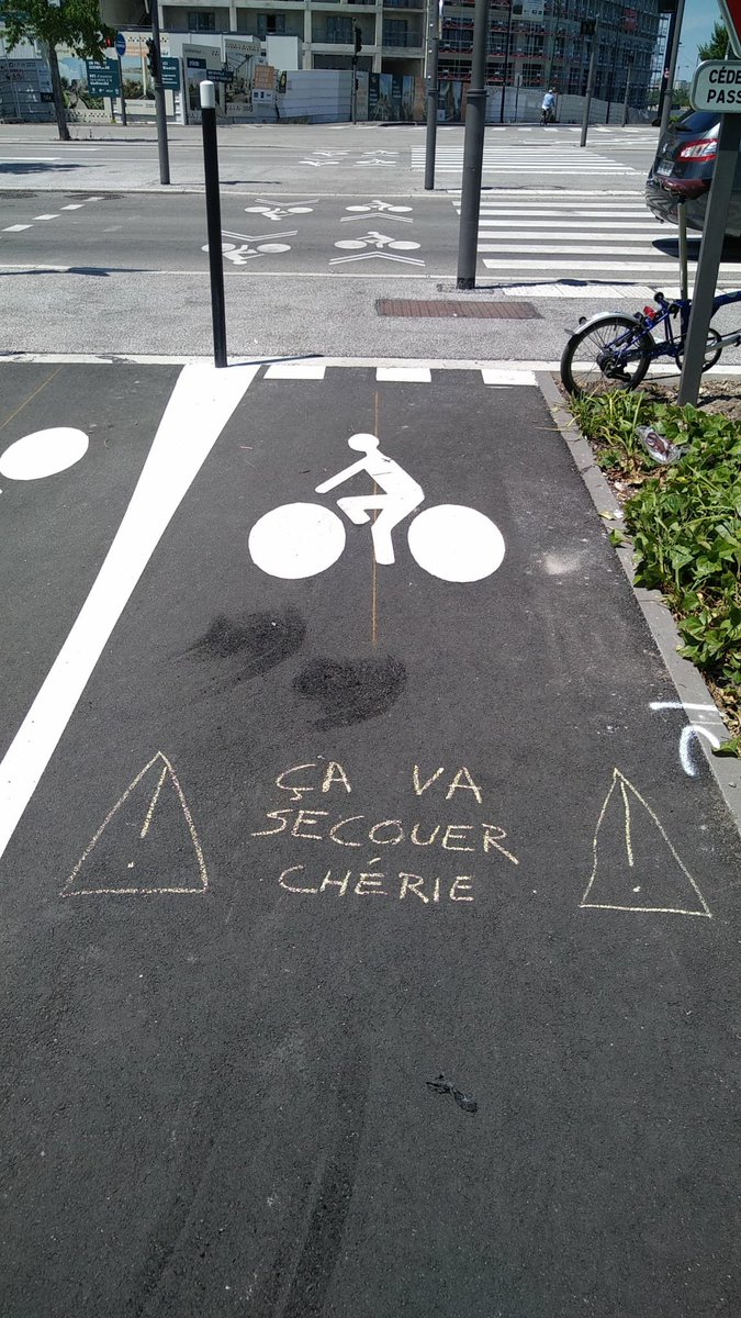 BatienSanzes's tweet photo. #PontSimoneVeil apparemment, je suis pas le seul à trouver les accès problématiques. https://t.co/7Kvgx148n4