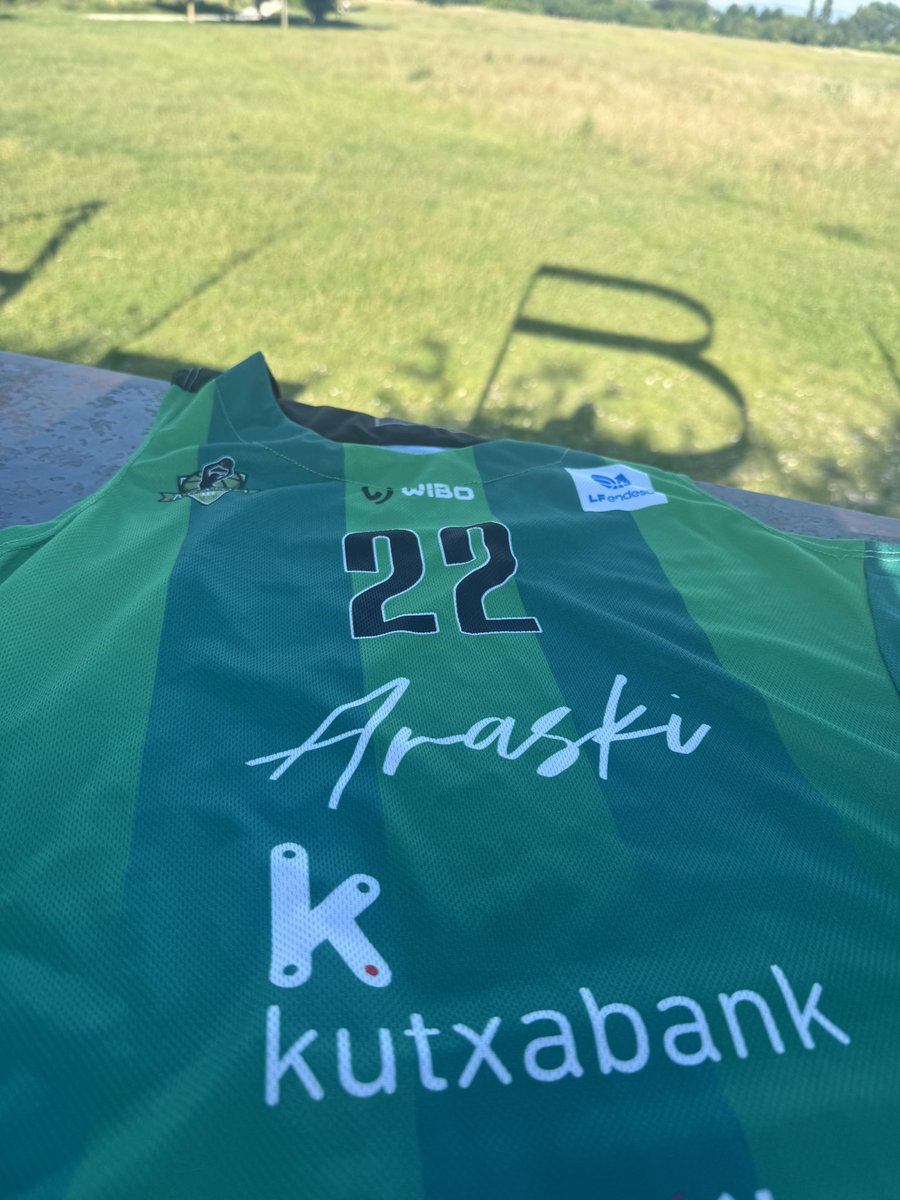 Araski's tweet photo. 𝗦𝗢𝗥𝗧𝗘𝗢 ‼️

¡Consigue la camiseta de Brittany Brewer! 

1⃣ RT a este tweet 
2⃣ Seguir a @Araski 

*𝐿𝑎 𝑒𝑛𝑡𝑟𝑒𝑔𝑎 𝑑𝑒𝑙 𝑝𝑟𝑒𝑚𝑖𝑜 𝑒𝑠 𝑒𝑛 𝑉𝑖𝑡𝑜𝑟𝑖𝑎 (𝑁𝑜 ℎ𝑎𝑦 𝑒𝑛𝑣𝑖́𝑜)
*𝑆𝑜𝑟𝑡𝑒𝑜 𝑒𝑛 𝑋 𝑒 𝐼𝑛𝑠𝑡𝑎𝑔𝑟𝑎𝑚

#LaMagiadeMendi #MendikoMagia https://t.co/8r4d9v4STC