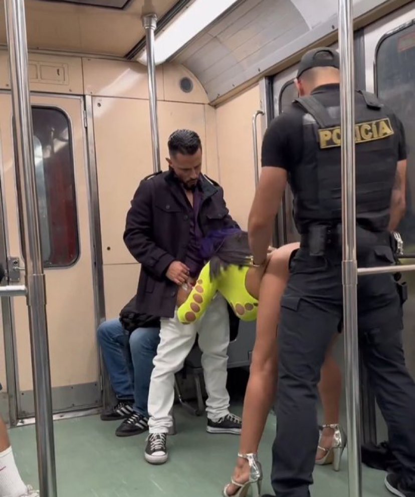 enriquemunozFM's tweet photo. Escándalo en el Metro CDMX: La “streamer” Luna Bella grabó videos sexuales, cuestionan a Morena, la seguridad del @MetroCDMX y el Gobierno de @martibatres. https://t.co/u0p9uPRSM0
