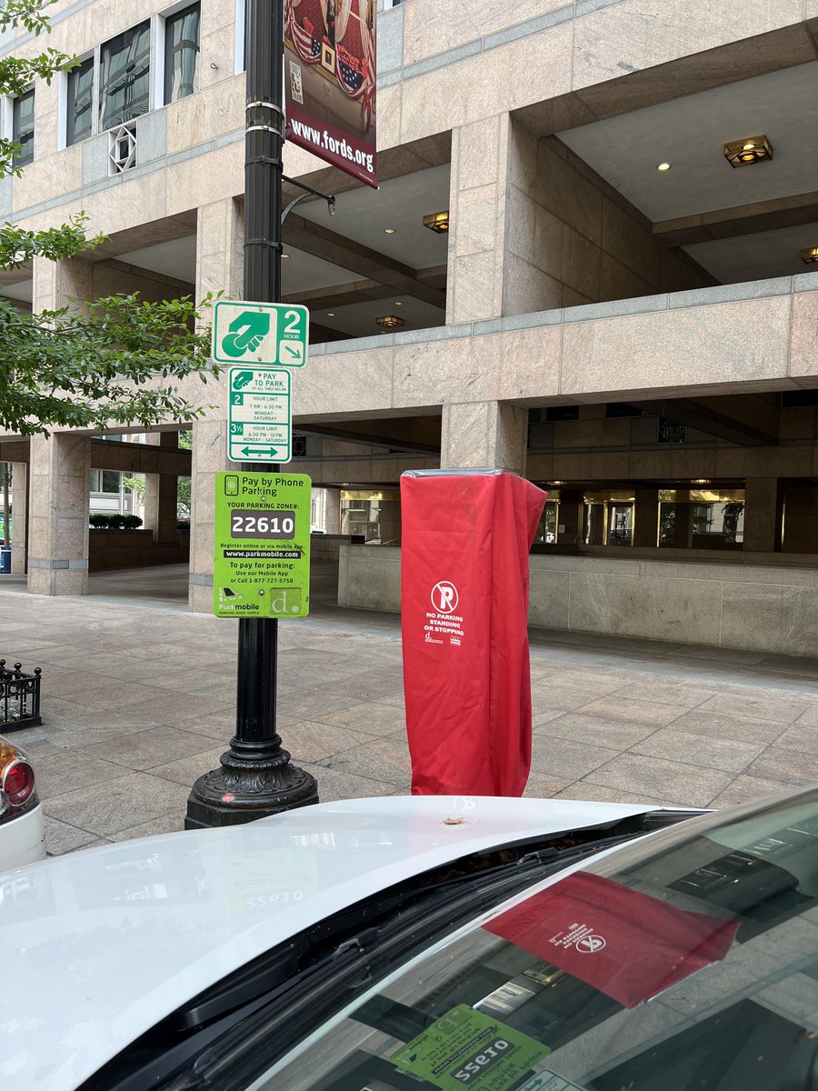 To park or not to park?⁦ #washingtonDC <a href="/Parkmobile/">ParkMobile (USA)</a>⁩ took my $5. ⁦<a href="/MayorBowser/">Mayor Muriel Bowser</a>⁩ gave me $30 ticket. Lots of other cars parked on both sides of F St 12 &amp;13th. Hood on only pay machine on block made it look like brokenned- not banned.⁦<a href="/WTOP/">WTOP</a>⁩ ⁦<a href="/washingtonpost/">The Washington Post</a>⁩