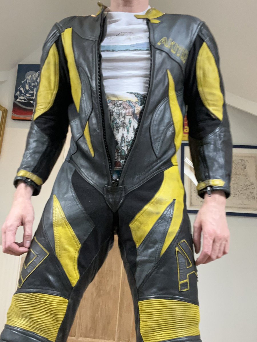 Itssimoninrubber tweet media