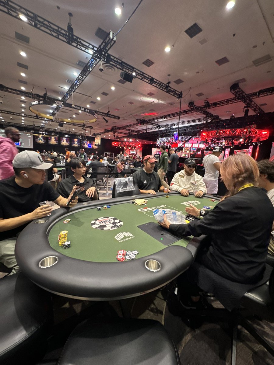 djlookz's tweet photo. Day 2 @WSOP MAIN EVENT. lfffggg! https://t.co/1XmC3OQGK1