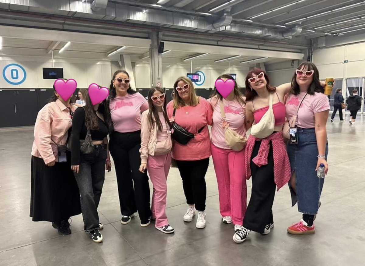 dboreact15's tweet photo. Je me suis tellement nourrie de leur énergie mais surtout de la vôtre. Des mois d’émotions, de moments forts, de liens, de soutien, j’ai jamais été une fan girl, jamais vécu ça mais je peux vous dire que vous m’avez tellement apporté. Vous.🫶🏼 #pproses #teambercy #etlesautresaussi https://t.co/Zw6EvBa5wD