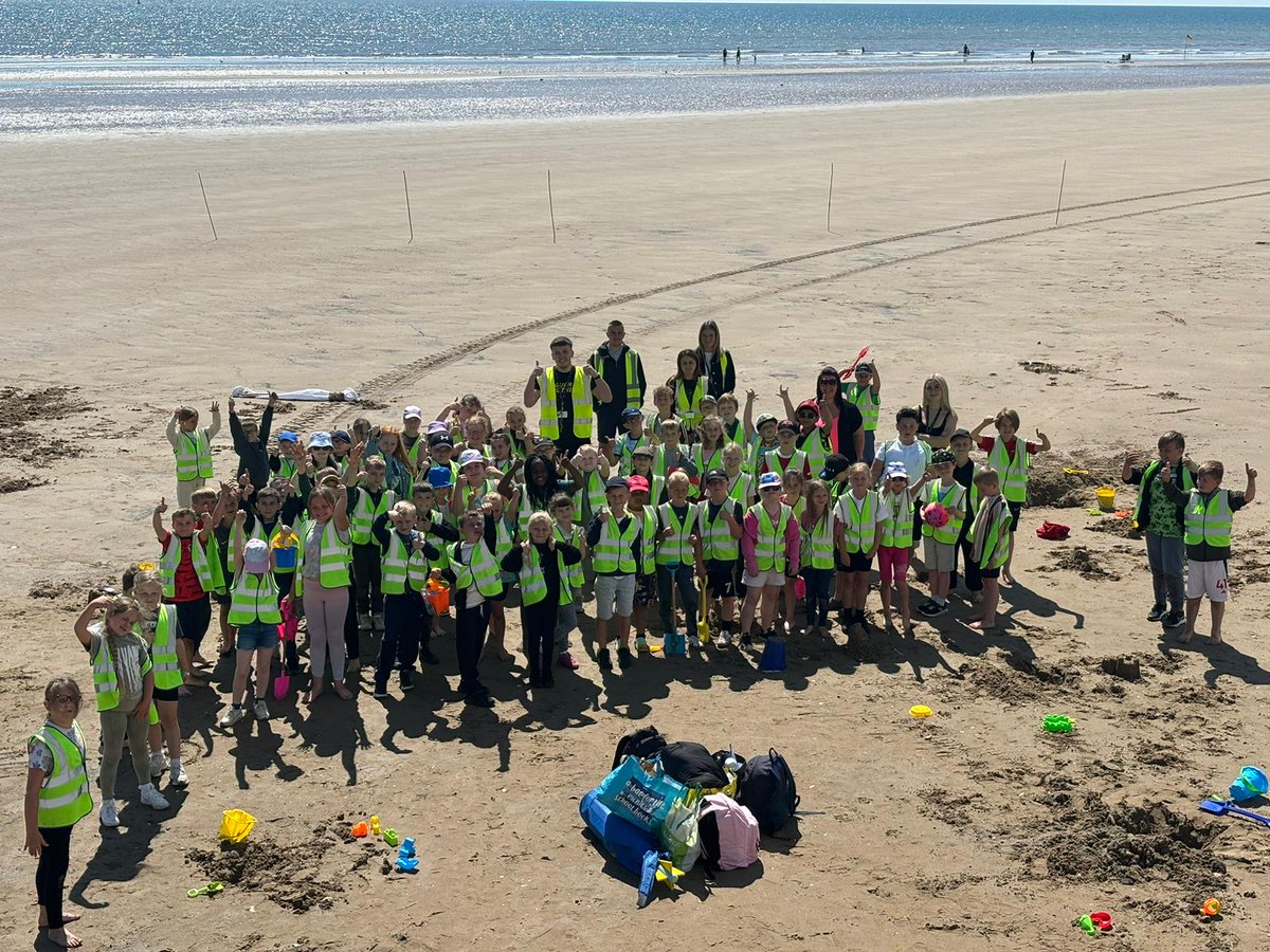 Year3MFPS's tweet photo. Lower Keystage 2 Bridlington trip 2024 🏖☀️💜 @MFPSClass4 @MilefieldP   @MFPSYEAR34 https://t.co/vSTop1L075