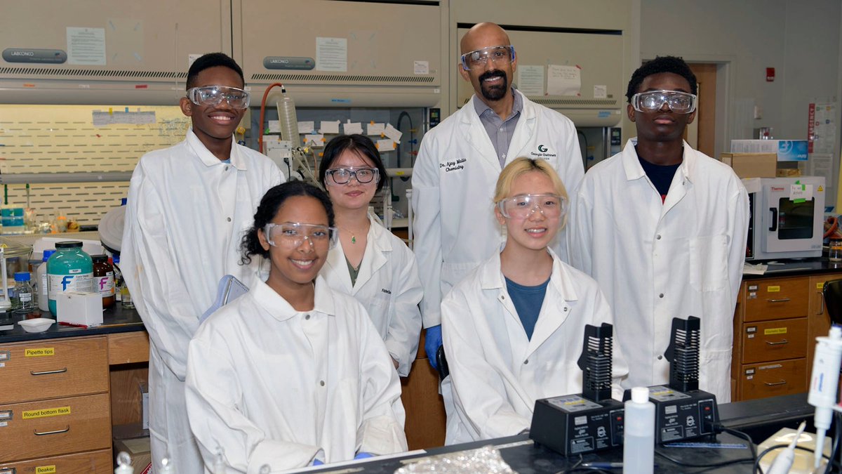 GeorgiaGwinnett's tweet photo. Five high school students are getting hands-on experience in a college chemistry lab this summer thanks to the Project SEED program at #GGC.
Learn more: https://t.co/fTWNq5TeBm https://t.co/G2xsco4bMy