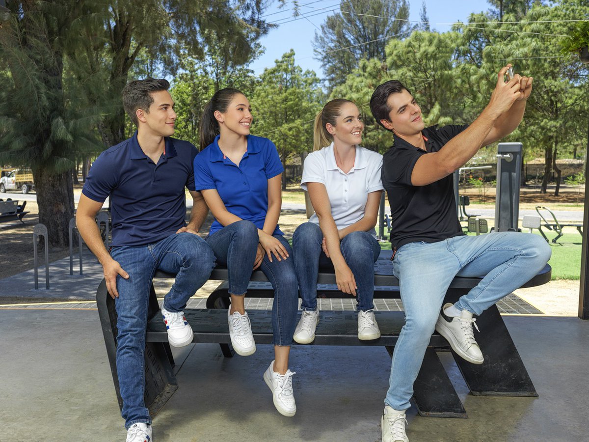 🌴🌊 Vive el #verano fresco y cómodo con #uniformesprofesionales 🤩👕🛒