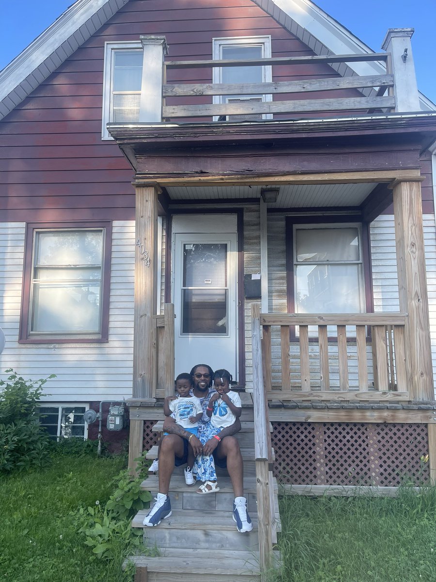 turklucas7's tweet photo. “Milwaukee County, legend of the ghetto…” #MezzHouse #TotLotTourney #7thStreet #CapDrive #Forty34 💙🤍 https://t.co/RkjbkoqKyL
