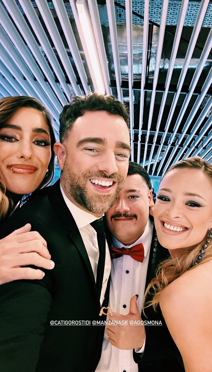 📷| Agos con Cata, Poggi y Manzana anoche 🫶🏼
(stories @/poggi)