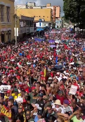 🔴 AL MOMENTO 
Nicolás Maduro en Los Teques con su pueblo.
#PalabraEres