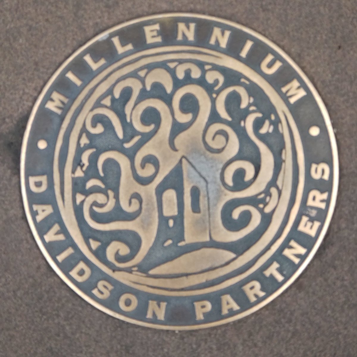 hautecommetrois's tweet image. A week of many #SmallBeauties to share #BecauseOfClem for #SmallBeautiesHour...
Wild raspberries, a found newt, tiny martins, fancy signs and fancy linen, shiny planes and shiny art works (the @JackieMorrisArt exhibition at Rheged). Feeling rather charmed.