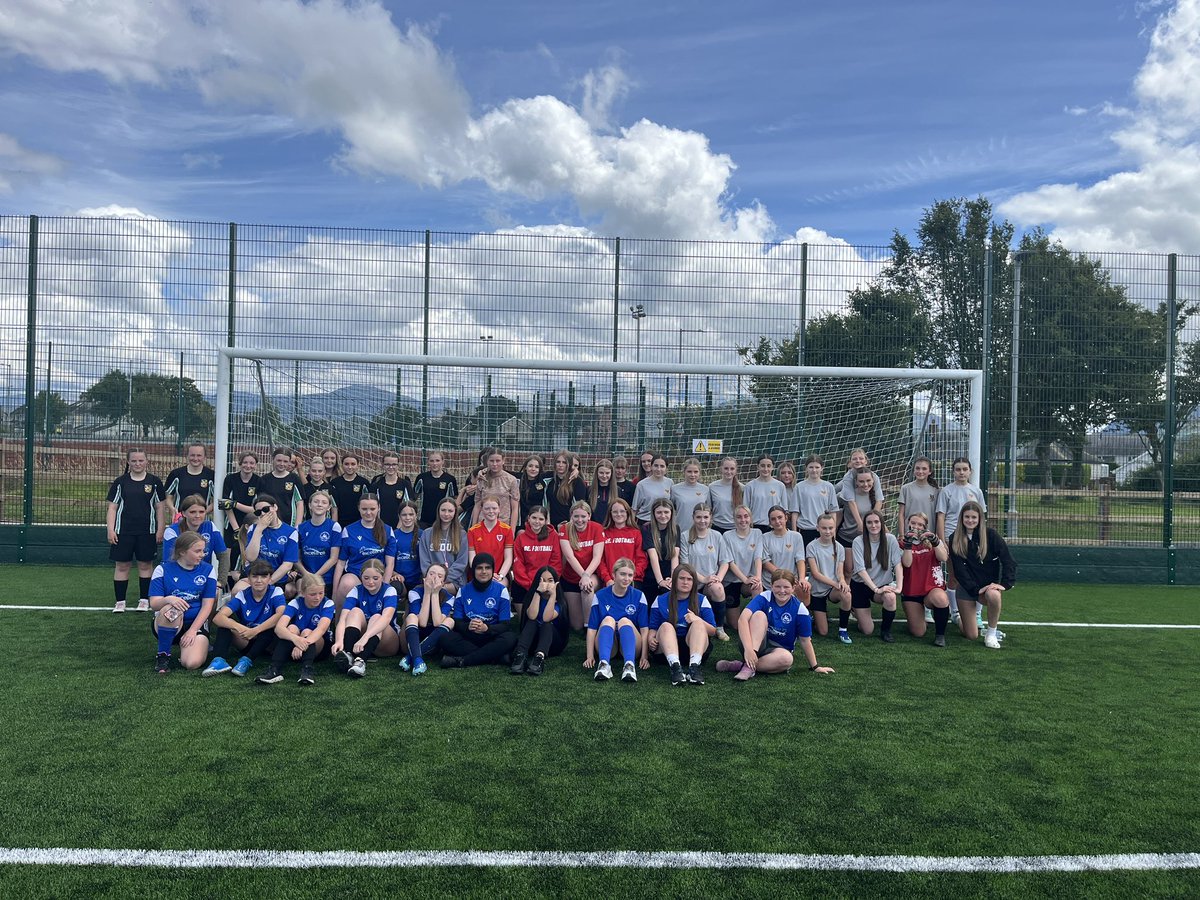 Emma Roberts tweet media