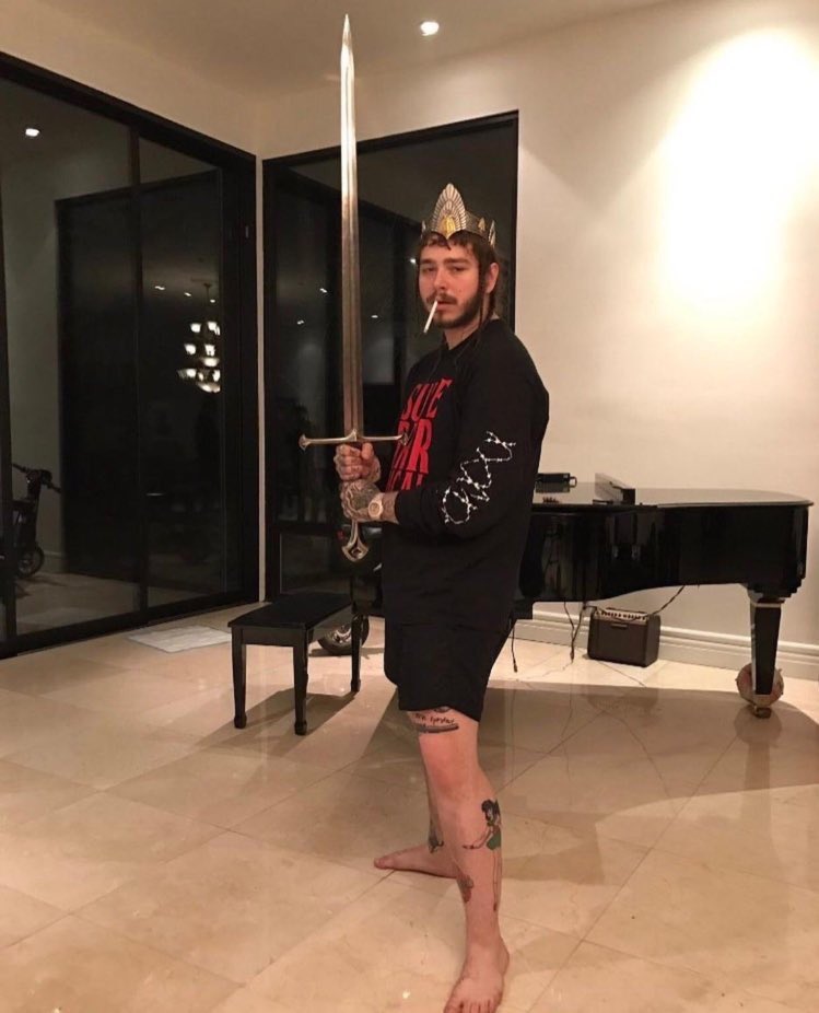 osrsmemess's tweet photo. RuneScape lvl 3 vs. lvl 60 https://t.co/HGxSkw49m3
