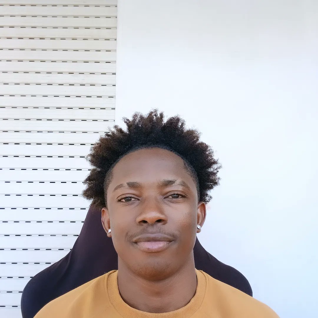 É engraçado né!
Sorrimos sem estarmos felizes e choramos mesmo sem estar tristes. 😁🧡 pois é, essa é a nossa singularidade como humanos que somos... boa noite para quem é de boa noite e bom dia para quem é de bom dia.💪🇦🇴🇵🇹