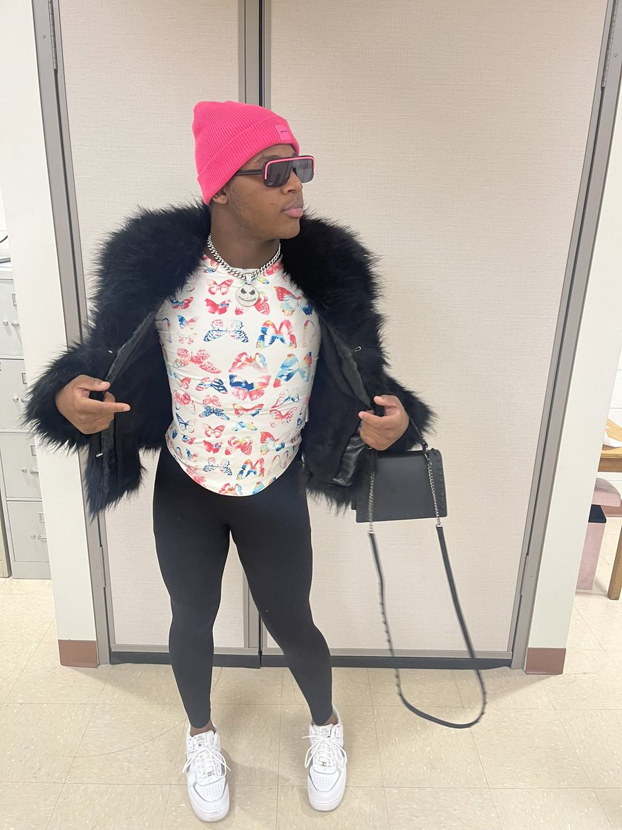 DerreonjM's tweet image. Loading… a bad ass bitch😜