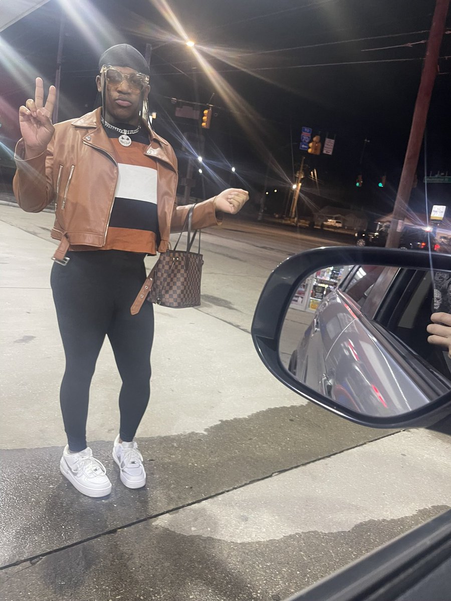 DerreonjM's tweet image. Loading… a bad ass bitch😜