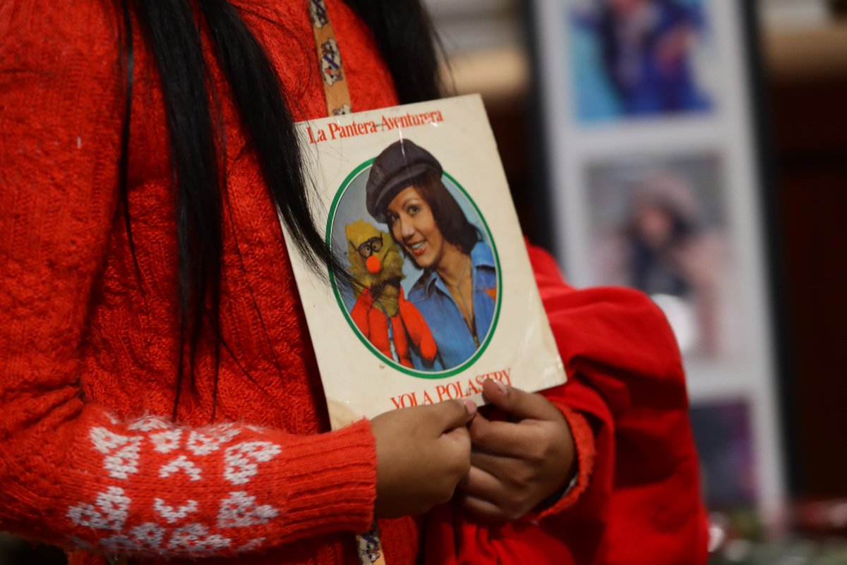 peru21noticias's tweet photo. 🥹Ministerio de Cultura considera otorgarle un reconocimiento a Yola Polastri

Burbujitas, seguidores y familiares llegan al Ministerio de Cultura para darle el último adiós a Yola Polastri: https://t.co/iIVQGmR9ld

📸: Jesús Saucedo / GEC

#YolaPolastri #animadorainfantil #MinisteriodeCultura #Peru21noticias