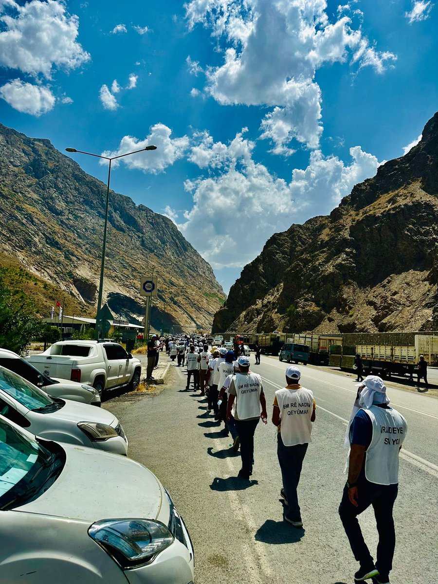 Bileşeni olduğumuz Hakkari Emek ve Demokrasi Platformu ile beraber, “Kayyum darbesine karşı Hakkari halkının iradesini esas alıyor ve savunuyoruz” şiarıyla bu gün düzenlenen “İradeye Saygı” yürüyüşüne katılım sağladık.
<a href="/TumbelH/">Tümbel-Sen Hakkâri</a> 
<a href="/Egitimsen30/">Eğitim Sen Hakkari Şubesi</a> 
@hesob 
<a href="/SesHakkari/">SES Hakkari Şubesi</a> 
@diskhakkari