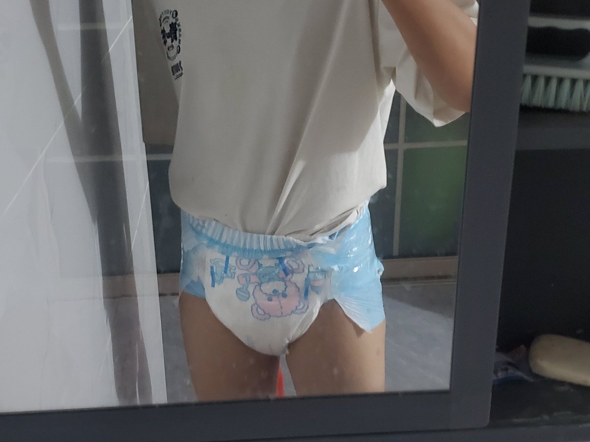 Moss_ABDL's tweet photo. 露出尿布去买东西啦
#abdl #纸尿裤 #尿布 https://t.co/tm7UiYYVrD
