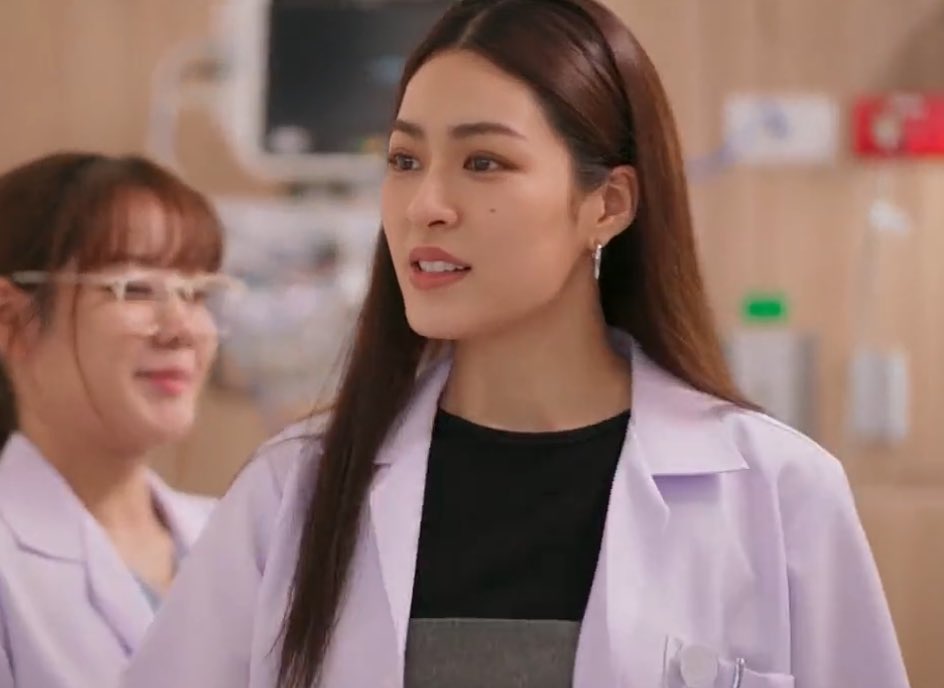 heroinadolixo's tweet image. gente a cada episodio de the secret of us eu tenho mais certeza que sim eu seria humilhada pela doutora sem reclamar deixaria ela jogar todas as minhas marmitas no lixo e na minha cara