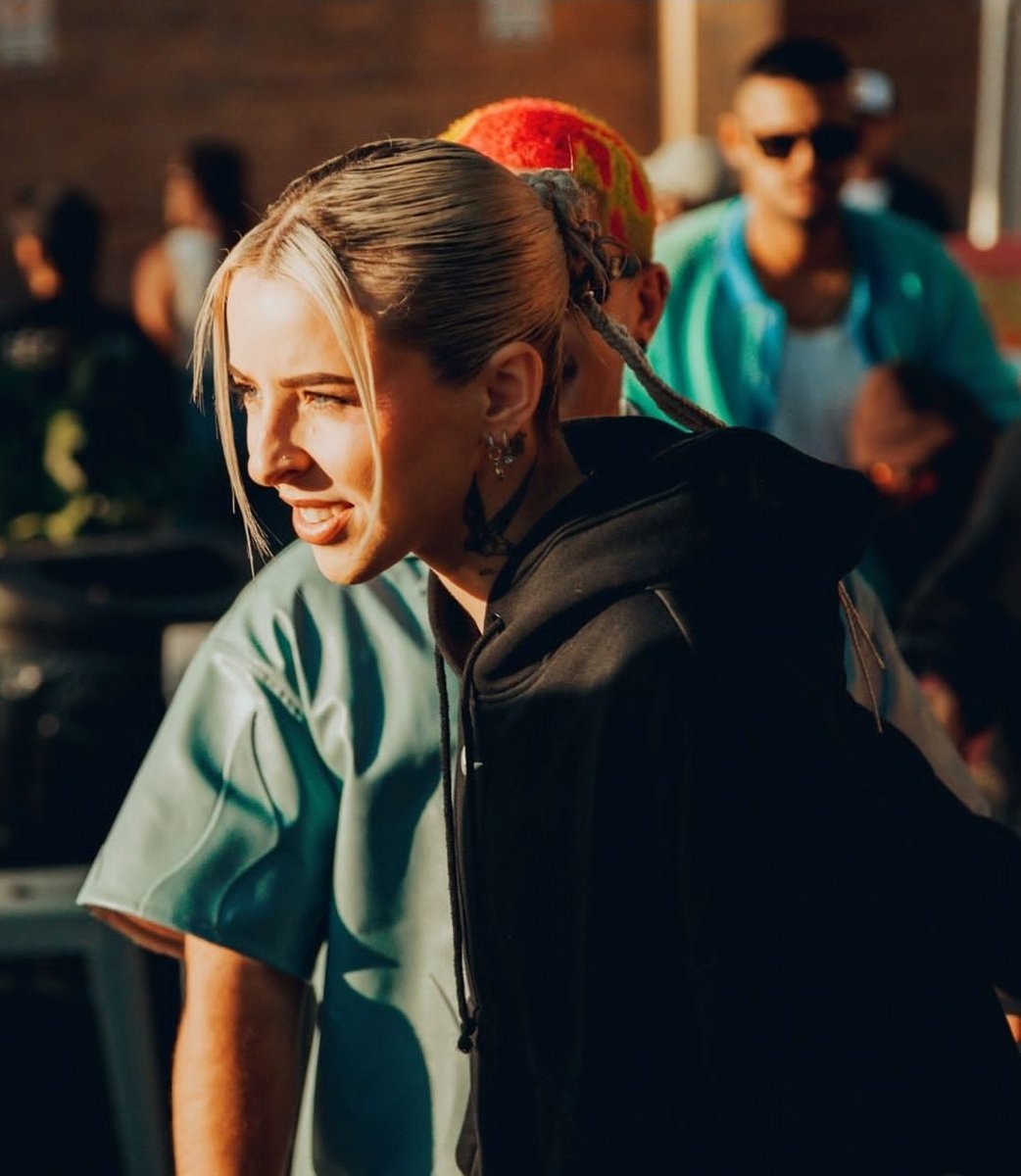 𝚖𝚒𝚔𝚘 ♡︎