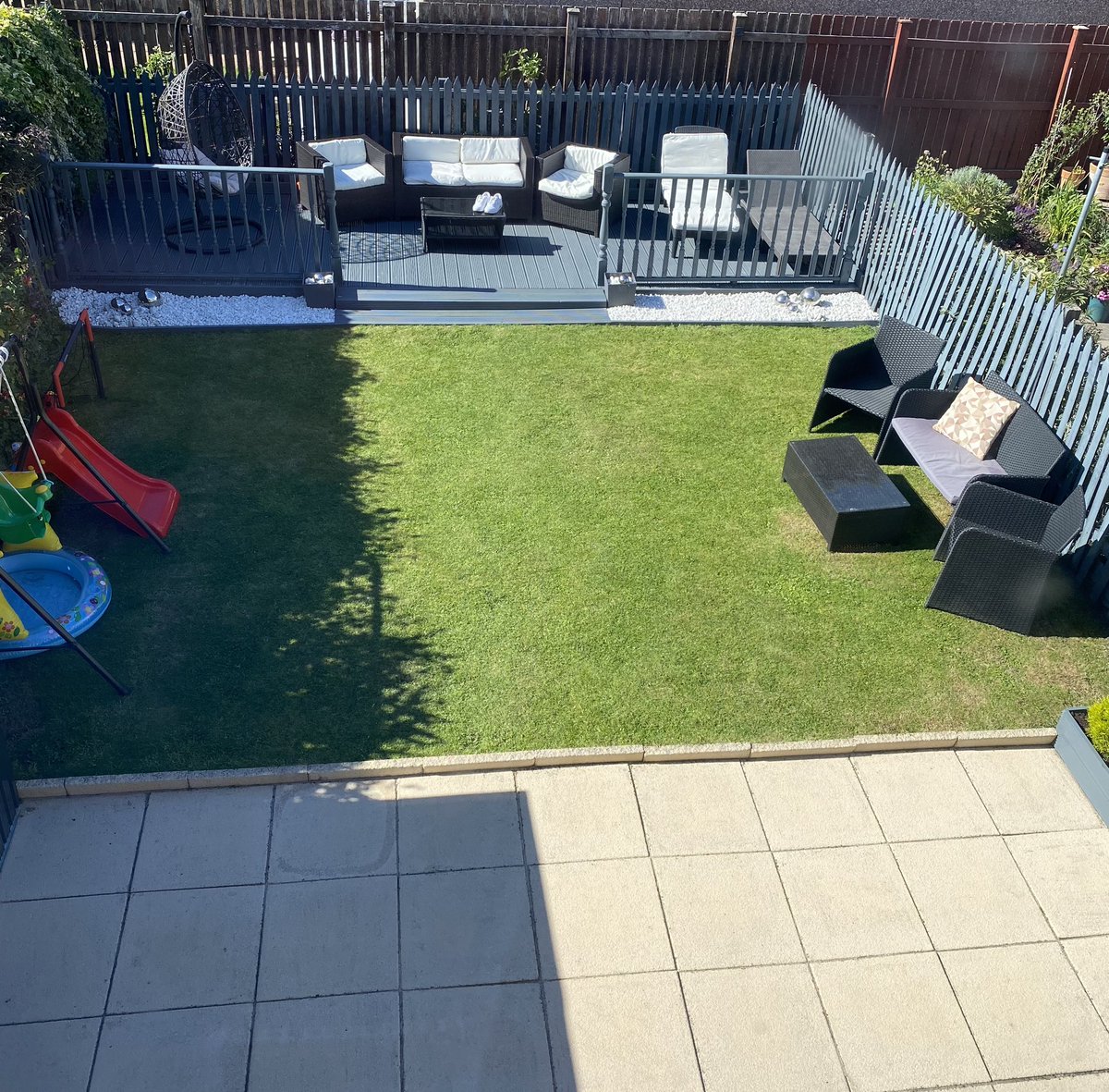 bets_single's tweet photo. Any1 want to buy my house ?? The back gardens just had a lick of paint as well ready for summer to begin ☀️ https://t.co/bsGxcw43rk