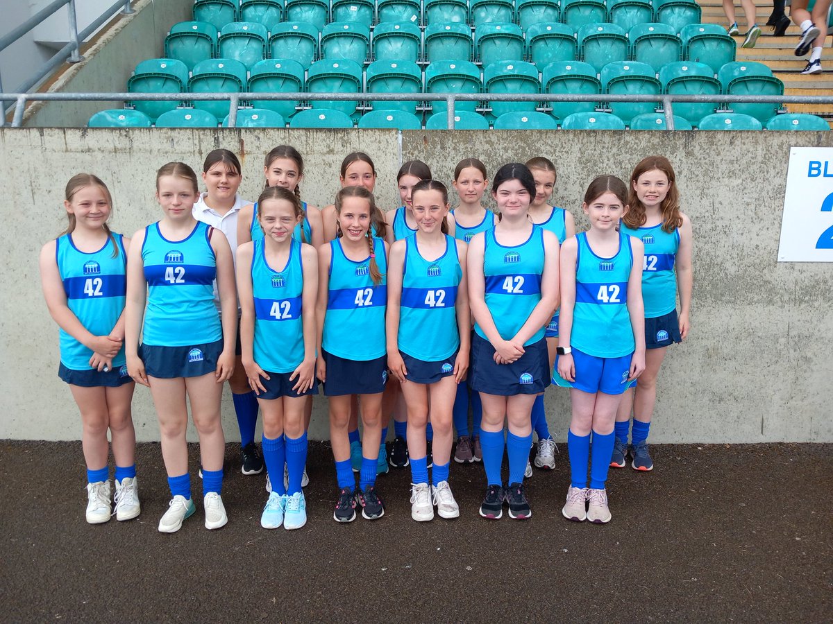 AddGorffYGBM's tweet photo. 🏃‍♀️👏 Perfformiadau arbennig heddiw gan Dîm Athletau Merched Bl.7 yng Nghystadleuaeth Athletau Caerdydd a'r Fro! Pawb wedi roi 100% mewn amodau oer a gwlyb. Balch iawn o chi gyd ferched 👏 🏃‍♀️ https://t.co/GknLSAaaEt