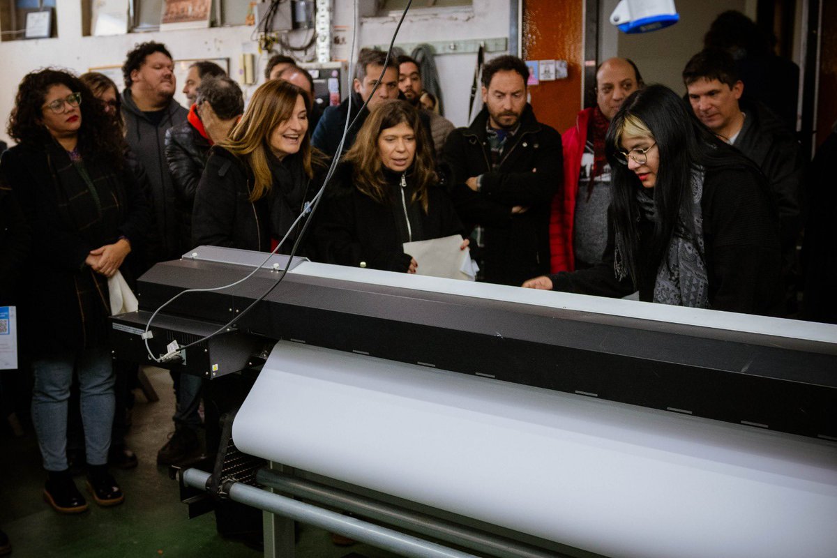 EstelaEDiaz's tweet photo. En el marco de la Semana del Cooperativismo, participamos de una recorrida interactiva por el Polo Cooperativo “La Maqueta”, donde pudimos conversar con integrantes de las distintas redes productivas sobre los procesos de elaboración y de organización del trabajo. https://t.co/oU7H4uWTiX