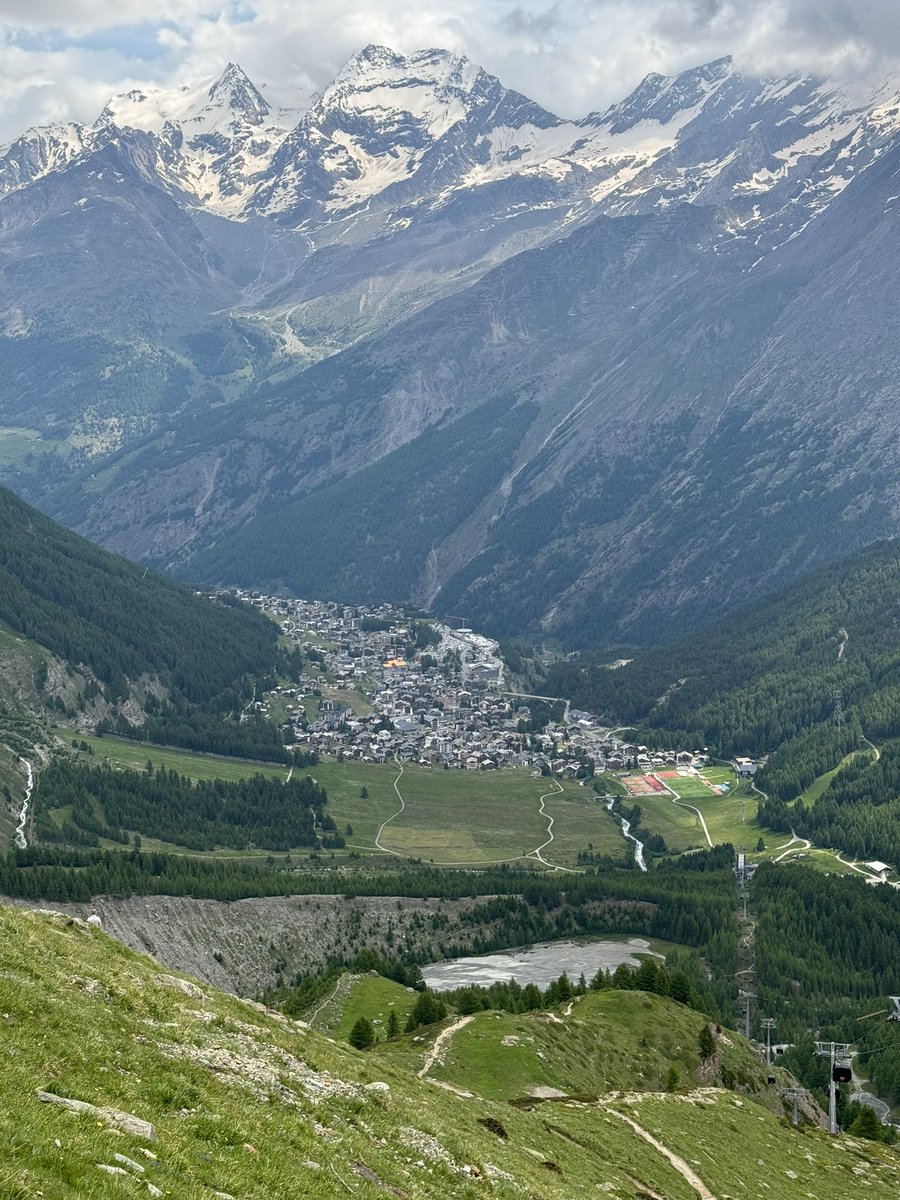 ayanhacom's tweet photo. @celestialbe1ng Was just in Saas-Fee Switzerland. It’s at 1,800m but surrounded by 13 peaks above 4,000 meters so lots of high altitude hiking options. It’s also car-free. https://t.co/ReJ5fF8574