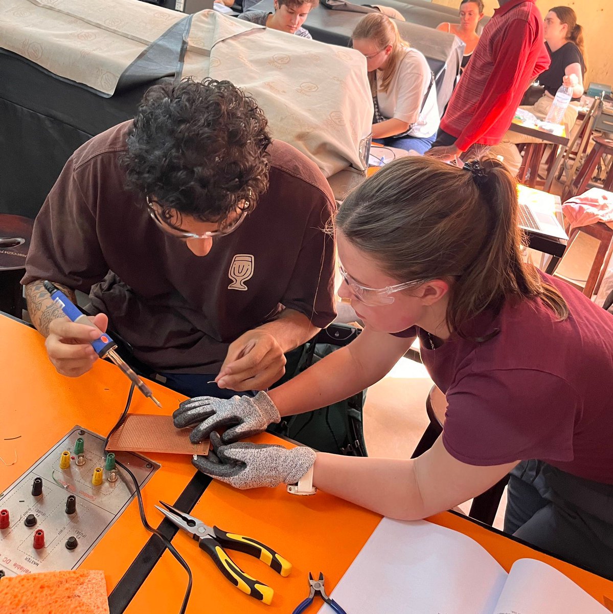 It's week 6 of our #Uganda Summer Institute! 🇺🇬🛠️ 

16 international students and 8 Ugandan students have transferred to their hospital placements and will spend the next several weeks working to repair critical medical equipment. 

Learn more: ewh.org