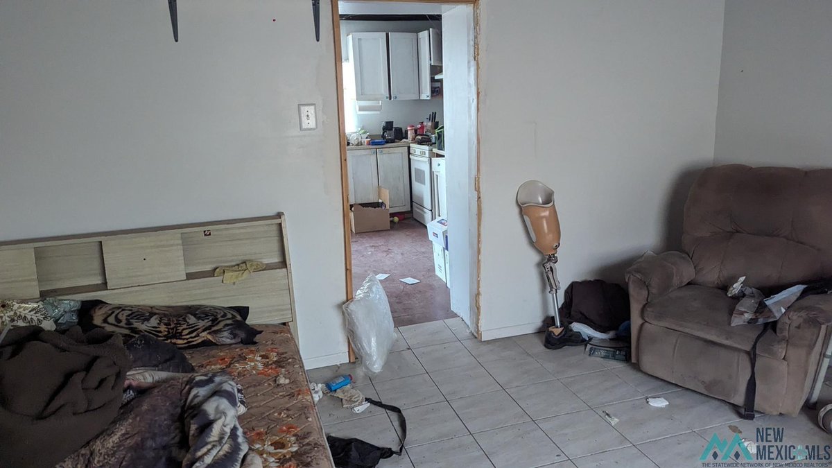 Bad Realty Photos tweet media