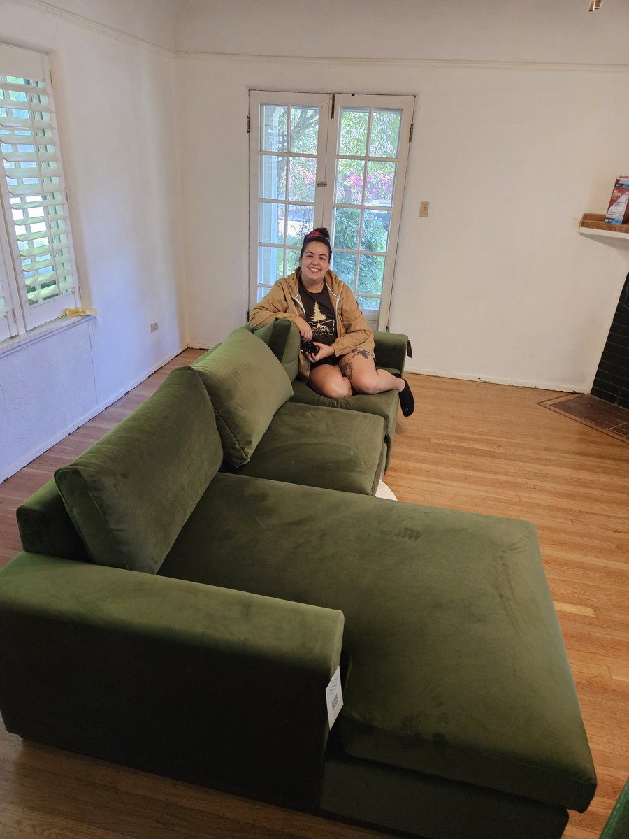 jendayi_bf's tweet photo. Finally done moving into our first home.. back to writing!! https://t.co/BKx3qMs3mj