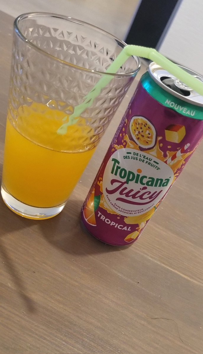 Syl97229's tweet photo. Dégustation du nouveau Tropicana France Juicy, sans conservateur ni arôme artificiel. #tropicanajuicy #etesvousjuicy #moment+juicy https://t.co/744Wybp9kZ