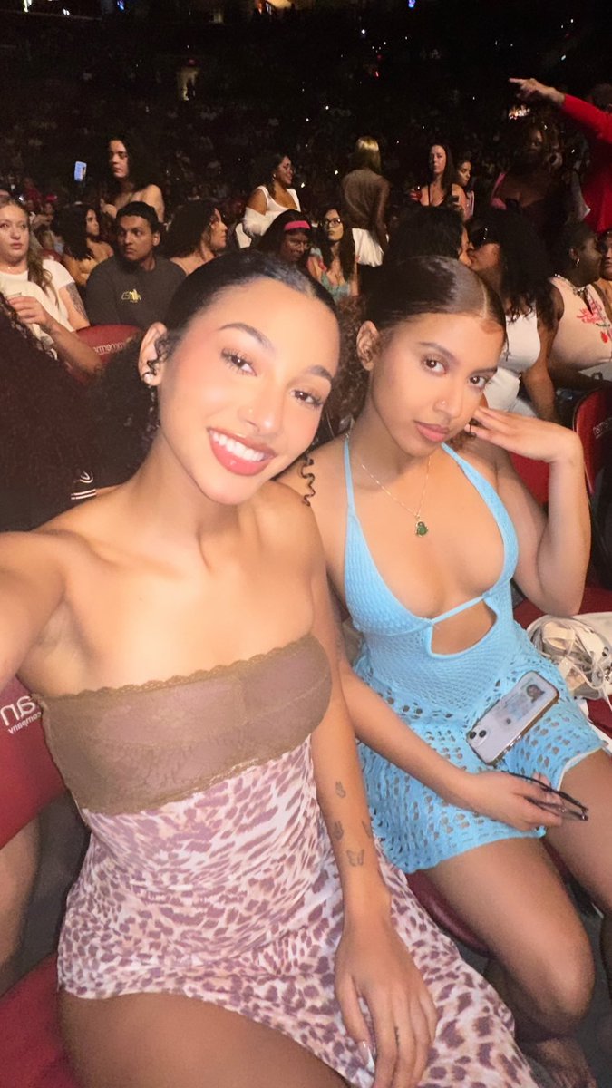 kaymaraj99's tweet photo. me and my sister having the best sister flicks of the millennium https://t.co/3VonR7RoMK