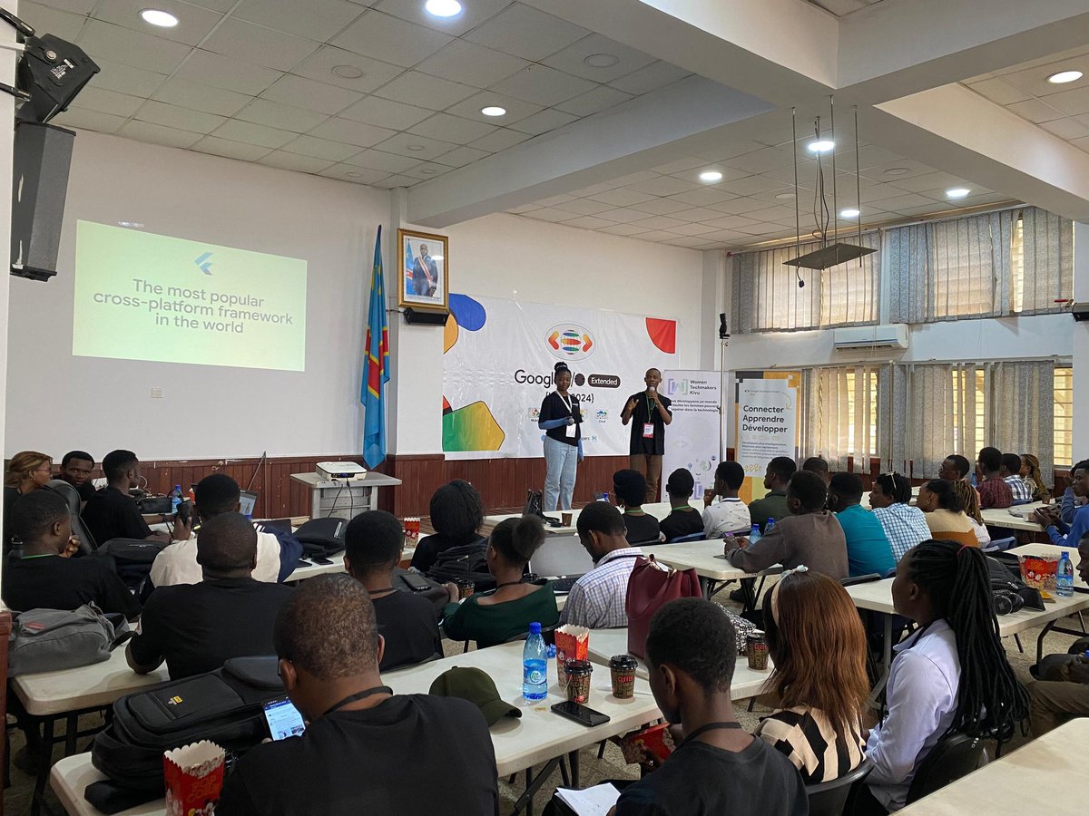 RomanaMedi's tweet photo. Très ravie d'avoir co-présenter avec @dieudonneopilam et partager avec la communauté @GdgKivu sur les nouveautés dans #Flutter lors de l'évent #IOExtendedKivu...
#ComminityFirst #Tech #FlutterDev https://t.co/QiK3wzGdxs