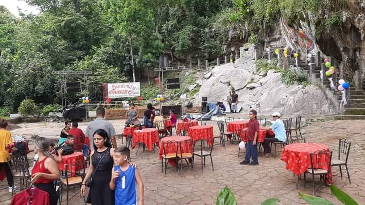 La Siguaraya en #LaPalma se encuentra en #ModoVerano, los esperamos para que disfrute de nuestras instalaciones.
#PinardelRío
#ComercioCuba
#ComerciodelPueblo 
<a href="/MincinCuba/">Comercio Cuba</a>