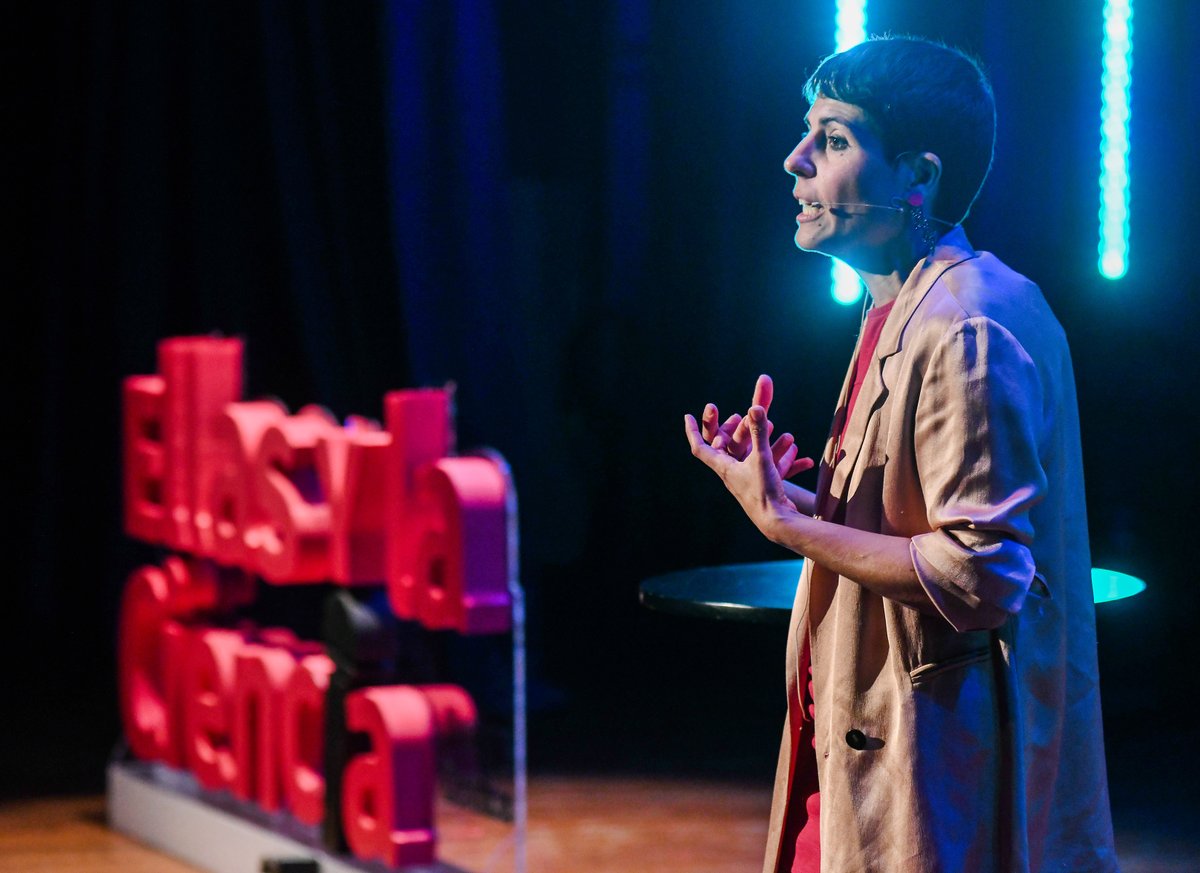 #ESPOLesCiencia 
Con monólogos que combinaron la ciencia y el humor, se realizó la segunda edición de Ellas y la Ciencia, un espacio impulsado por <a href="/EspolDivulga/">Espol Divulga</a>, en el que participaron diez científicas de universidades del país🇪🇨. Conoce más sobre esta actividad: