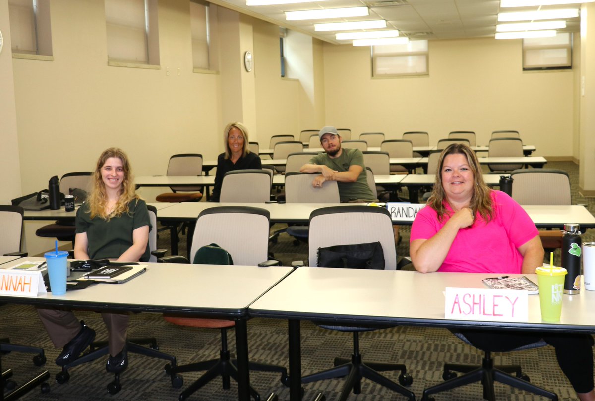 Today we welcomed four new hires to Linn County! One new hire joined Juvenile Detention and three joined the Sheriff's Office. Help us congratulate them on their new roles! Interested in working for Linn County? Check out our open positions: linncountyiowa.gov/274/Job-Opport…