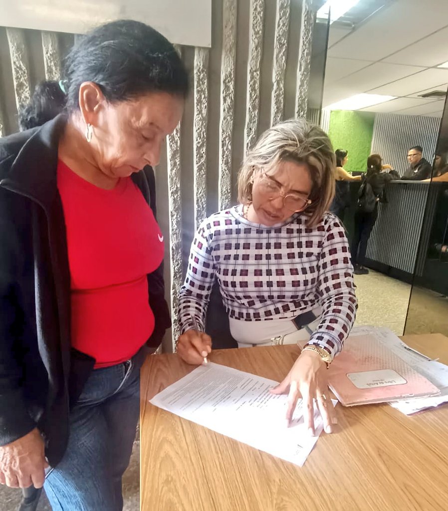 GuaraLuisJonas's tweet photo. #Enterate 🚩| 🌳📄 Respetando el medio ambiente y previo análisis correspondiente equipos de #DPCU han tramitado y respondido ➕ de 80 permisos para poda y tala de árboles por razones de mantenimiento y seguridad
@laprensalara
#8Jul
#PalabrasEres
#NaguaraLuisJonas https://t.co/Si4aQ3K1Pu